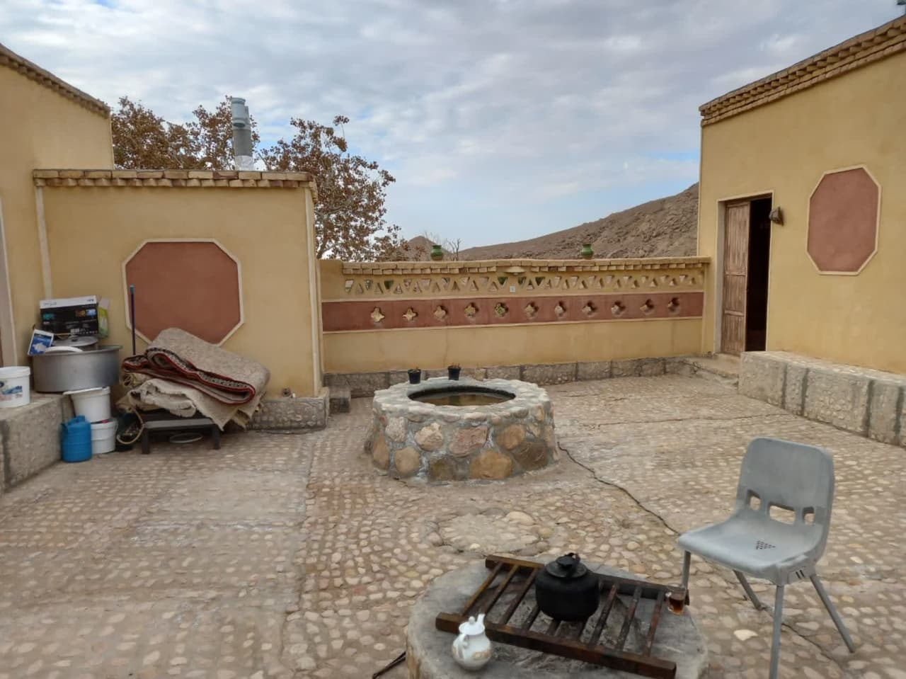اجاره اتاق سنتی در آبگرم خورو بیابانک - اتاق 5