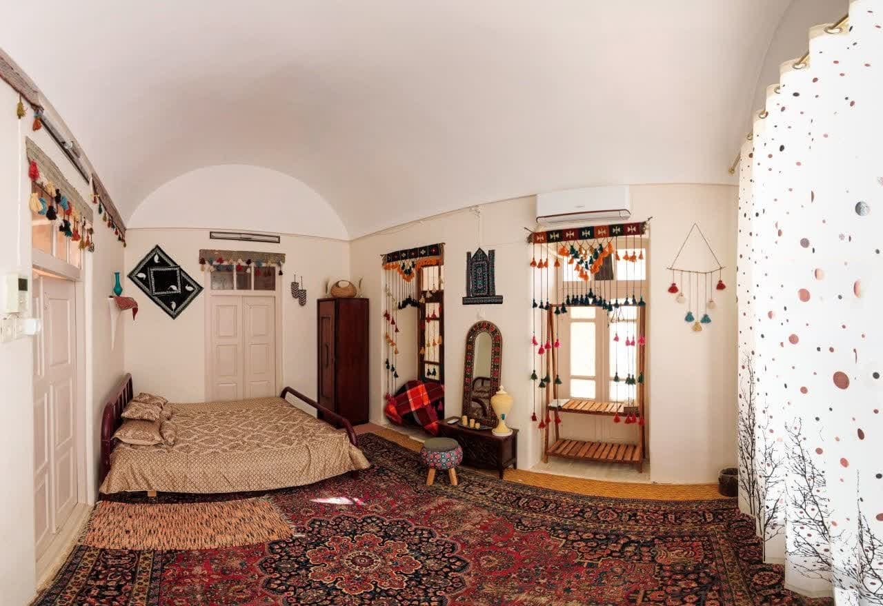 اجاره اتاق سنتی دوتخته در تفت - 22متر