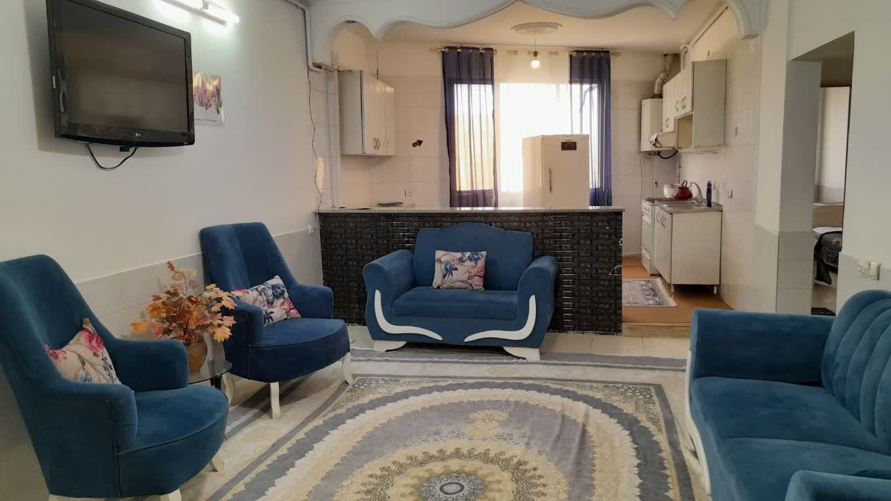 اجاره آپارتمان مبله دو خواب در محلات - طبقه سوم