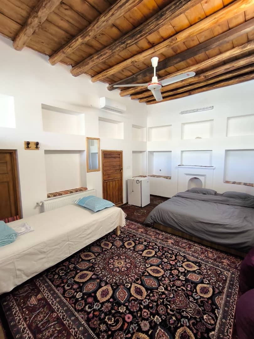 اجاره اتاق سنتی سه تخته در نطنز اصفهان - سه دری