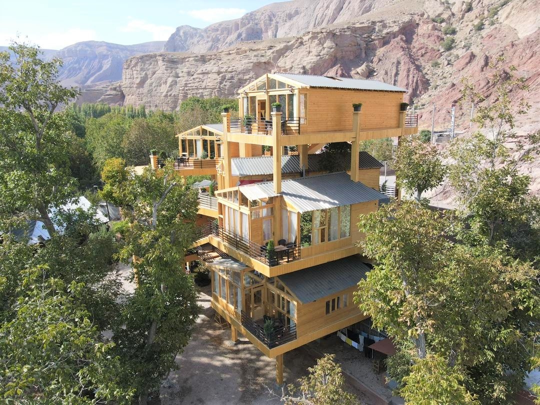 اجاره کلبه چوبی جکوزی دار در فرح آباد فیروزکوه - دگا