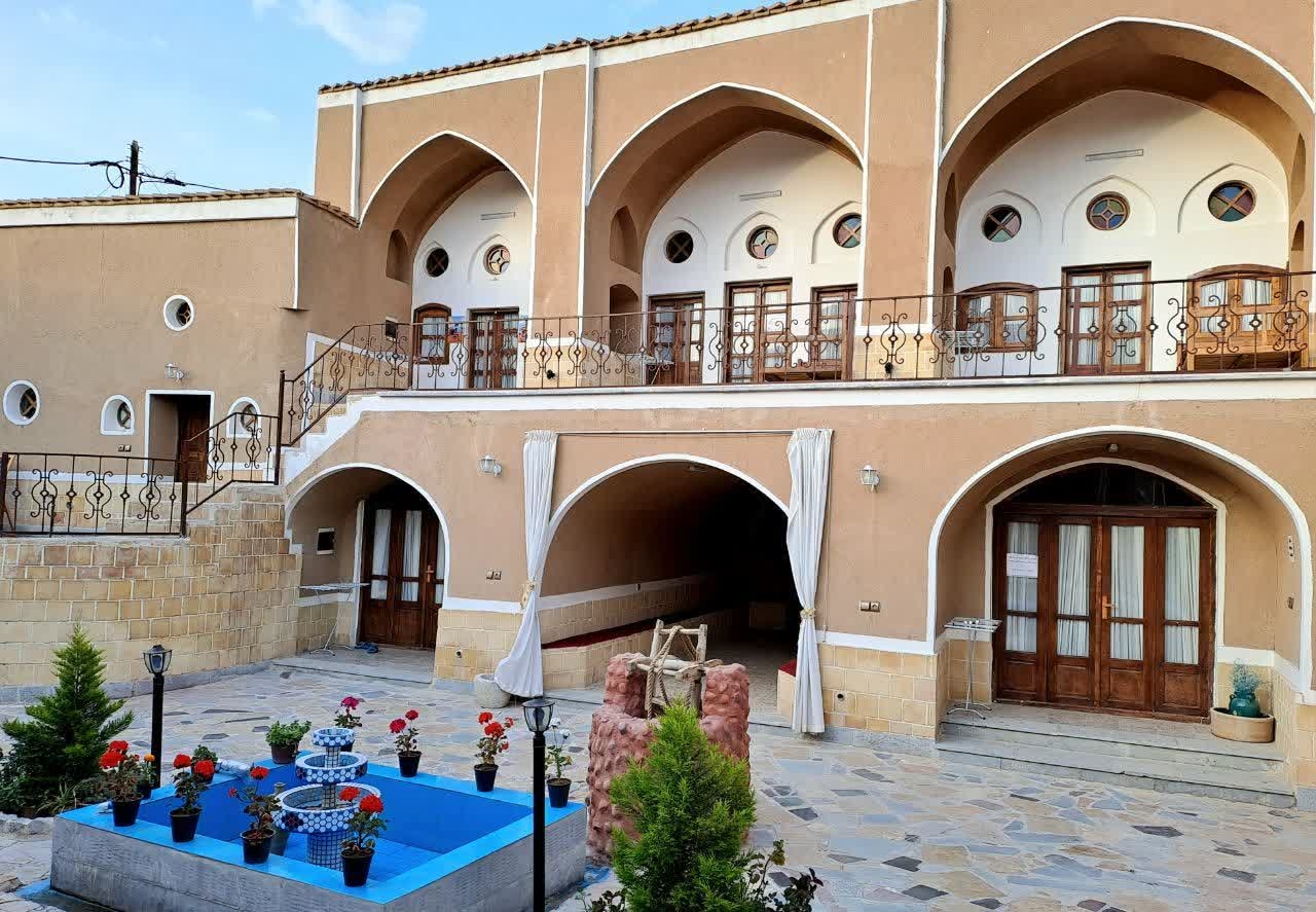 اجاره اتاق بومگردی در شهرطاد فلاورجان - دوستی