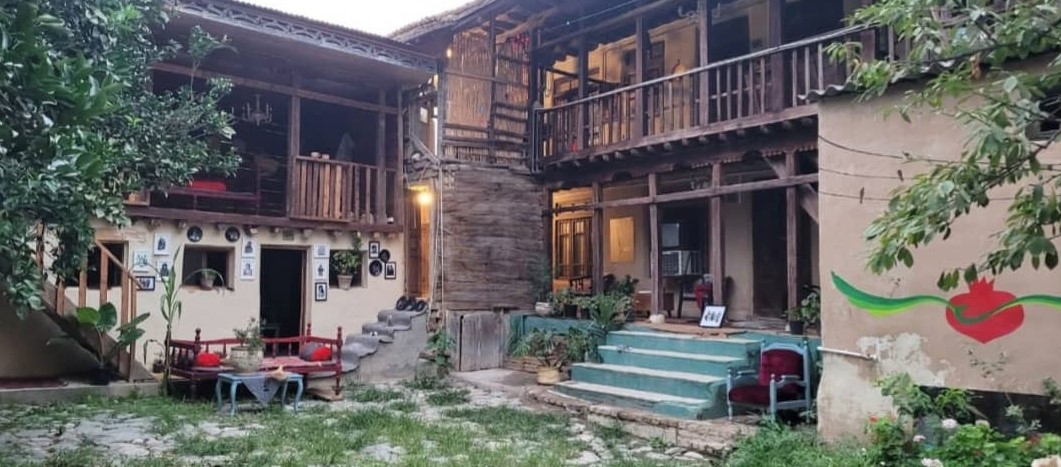 اجاره بومگردی در بالا جاده کردکوی - کرچه ماه