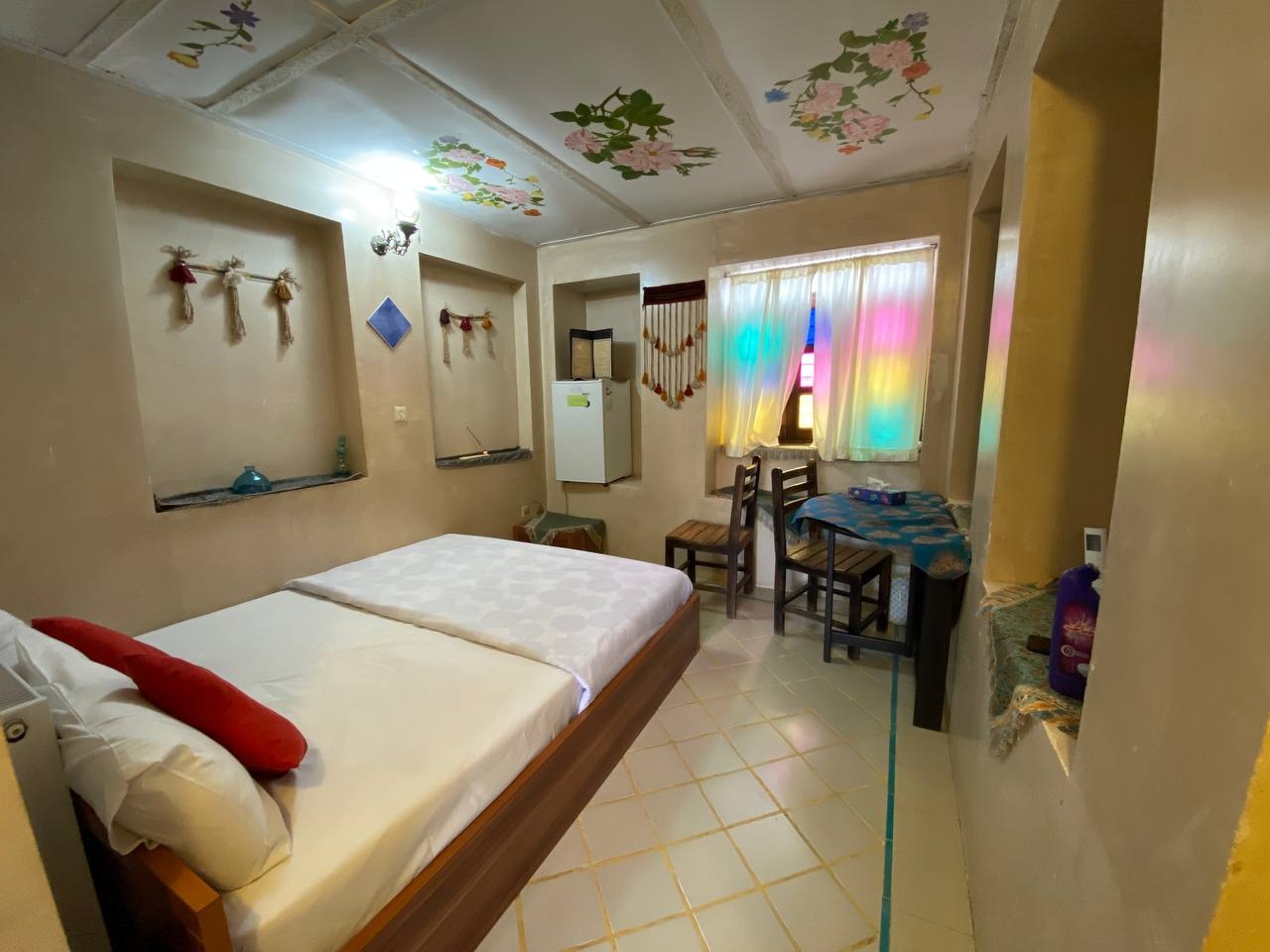 اجاره اتاق سنتی در بلوار کریم خان زند - ایوان