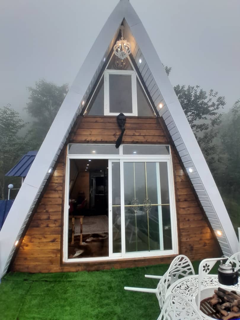 اجاره کلبه سوئیسی جنگلی در جاده دو هزار