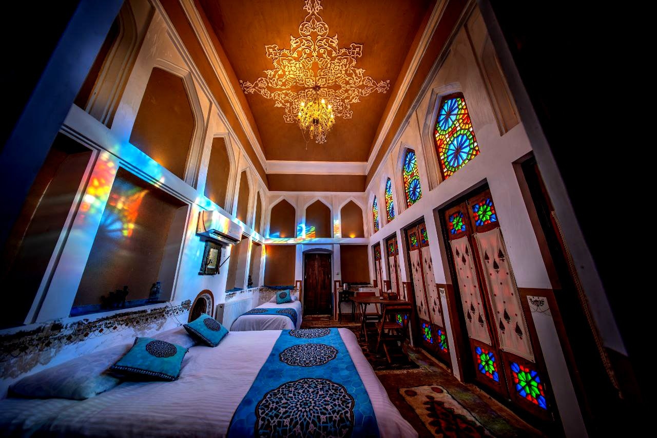 اجاره بوتیک هتل سنتی در امیرچخماق یزد- شاهنشین