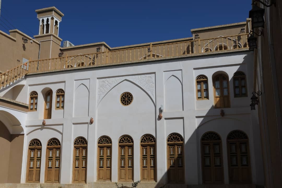 اجاره اقامتگاه سنتی در خیابان فاضل نراقی کاشان - سه تخته