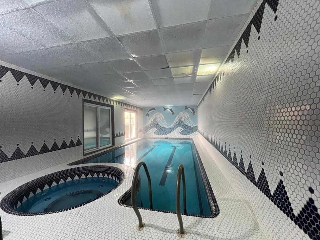 اجاره ویلا استخر سرپوشیده در خیابان دریا شهر - ویلای قرمز