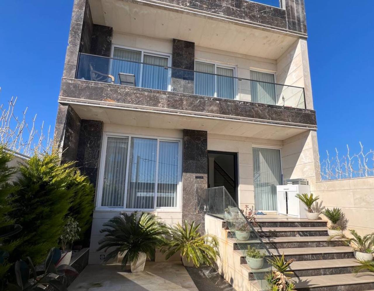 اجاره ویلا دوبلکس ساحلی با استخرسرپوشیده آبگرم در فرح آباد