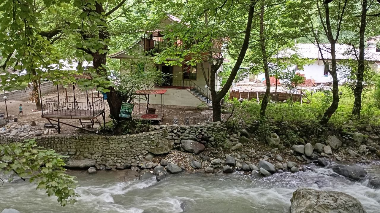 اجاره خانه باغ نزدیک رودخانه در گیجاو - همکف