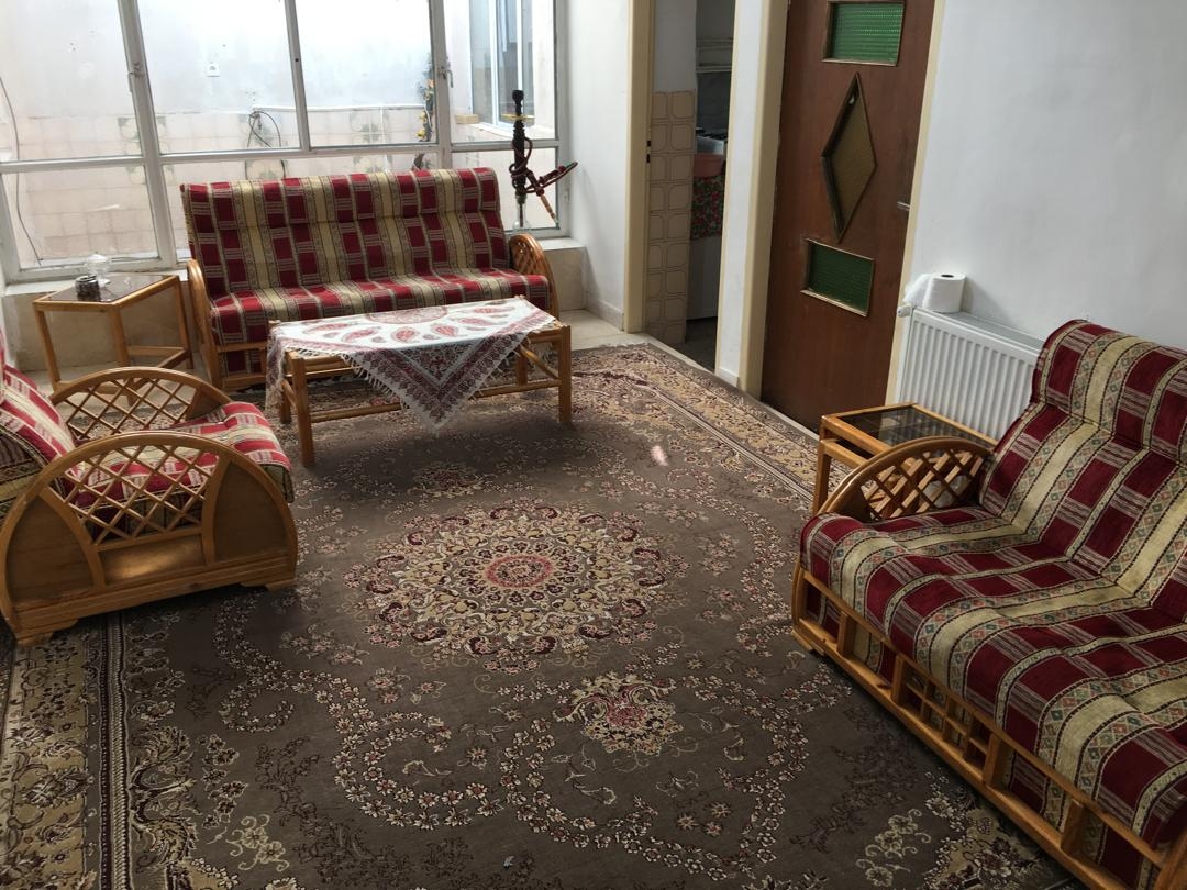 اجاره منزل ویلایی در بلوار شبلی سنندج - مبل قرمز