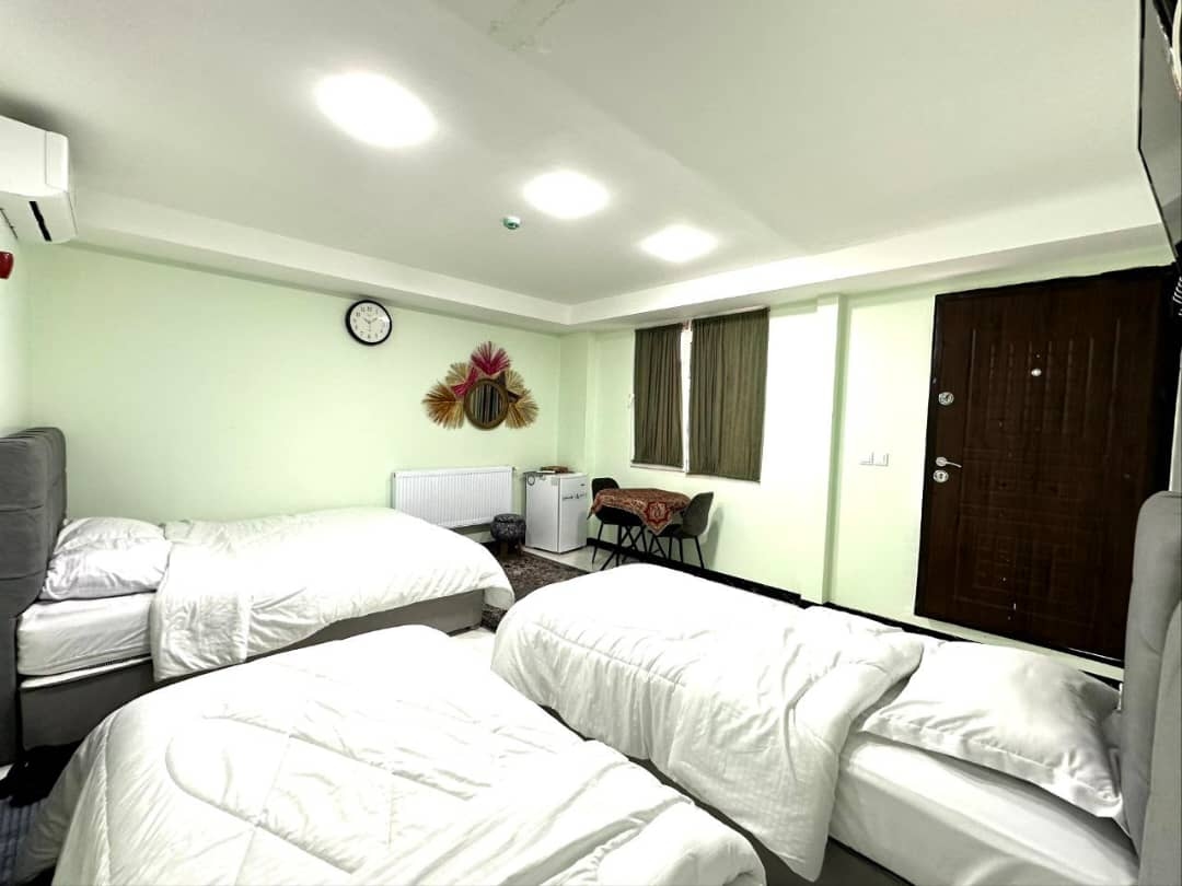 اجاره اتاق هتل در نزدیکی نقش جهان - سه تخته