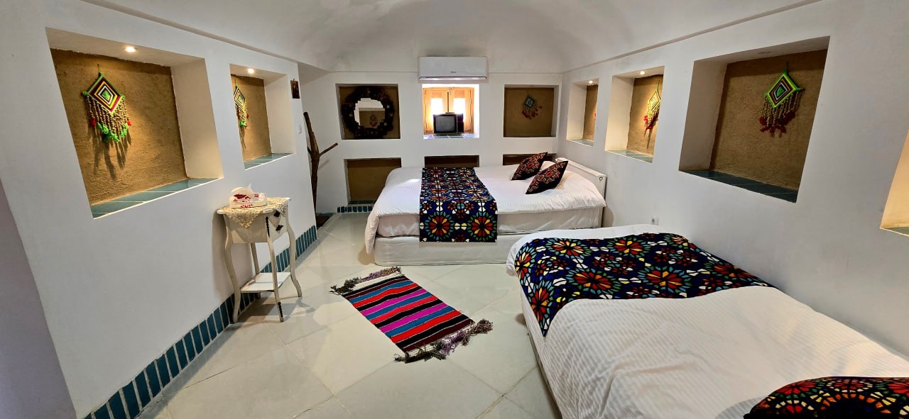 اجاره بوتیک هتل سنتی در امیرچخماق یزد- روبه بهشت