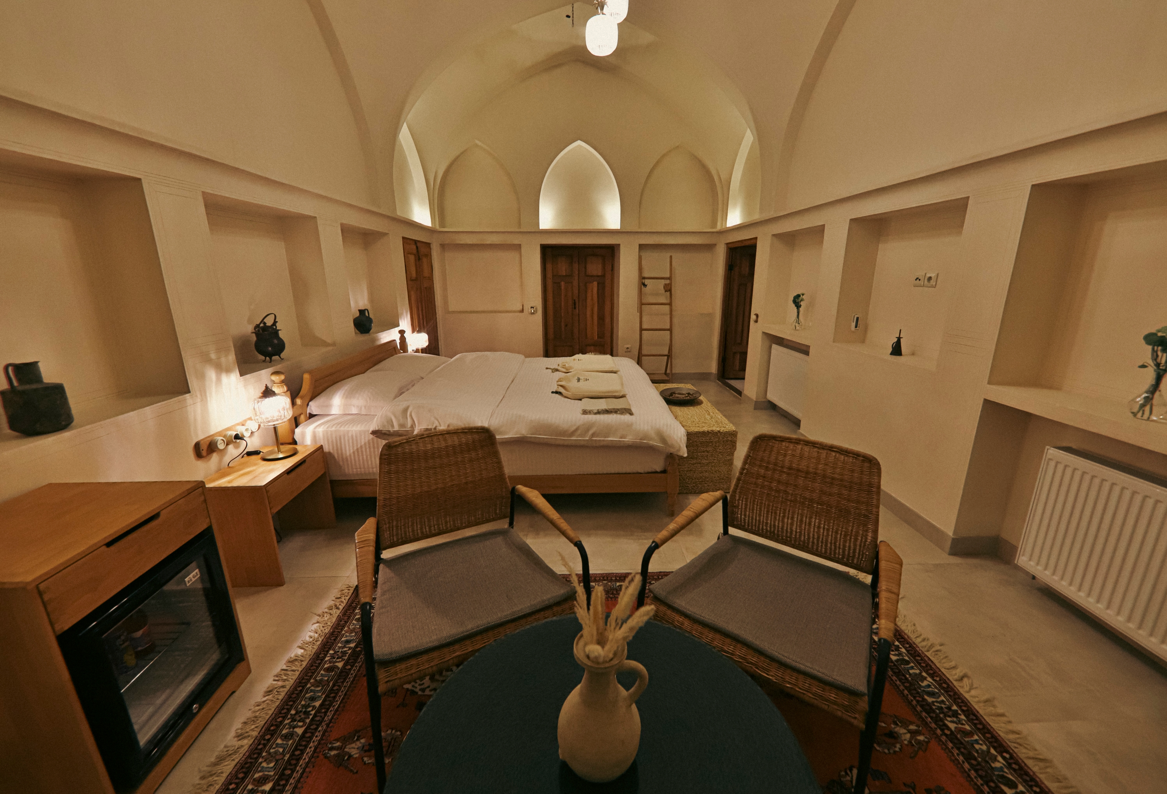 اجاره بوتیک هتل سنتی در فاضل نراقی کاشان - مینا