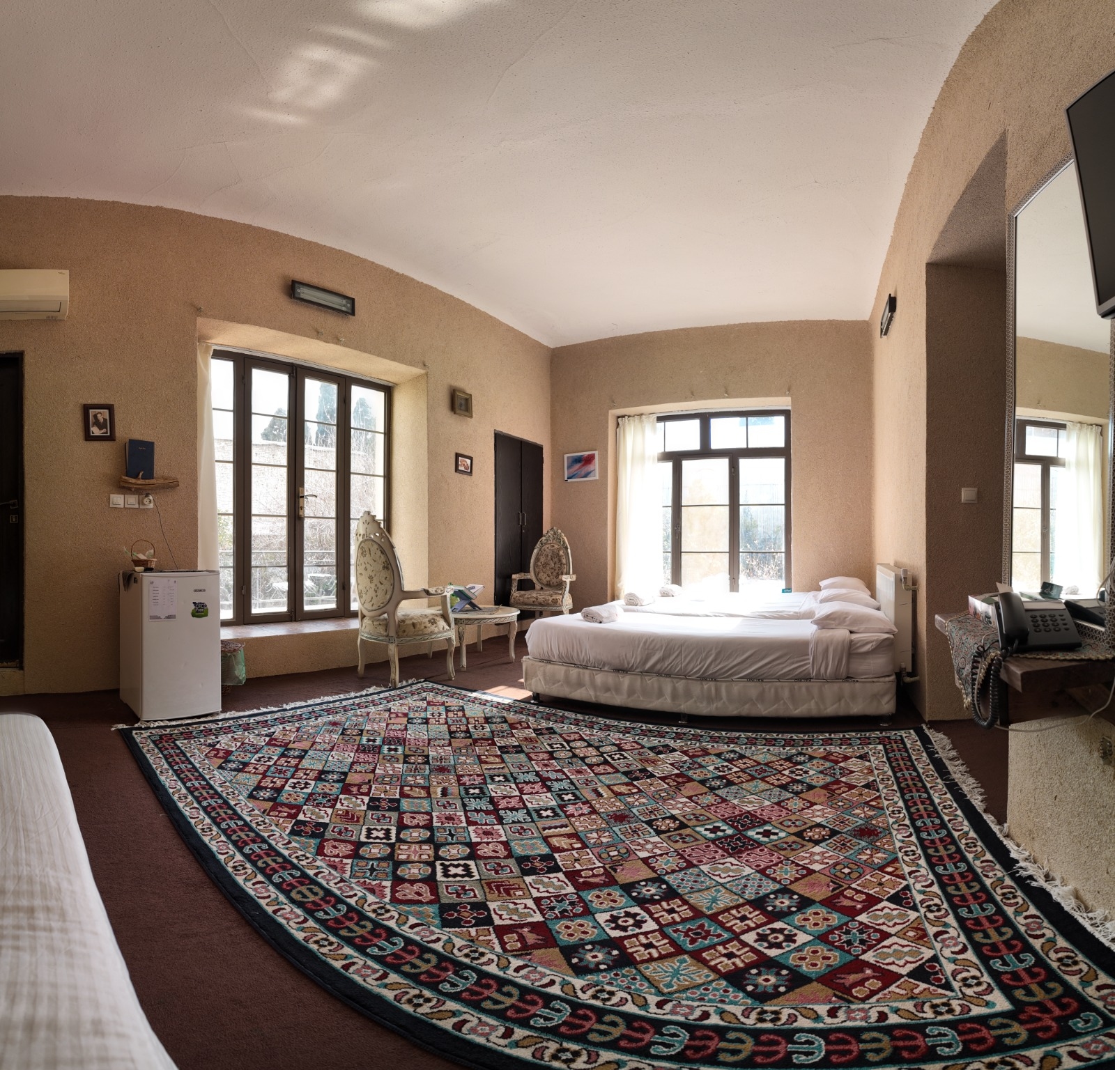 اجاره بوتیک هتل سنتی در مشیرشرقی شیراز  - شهریار