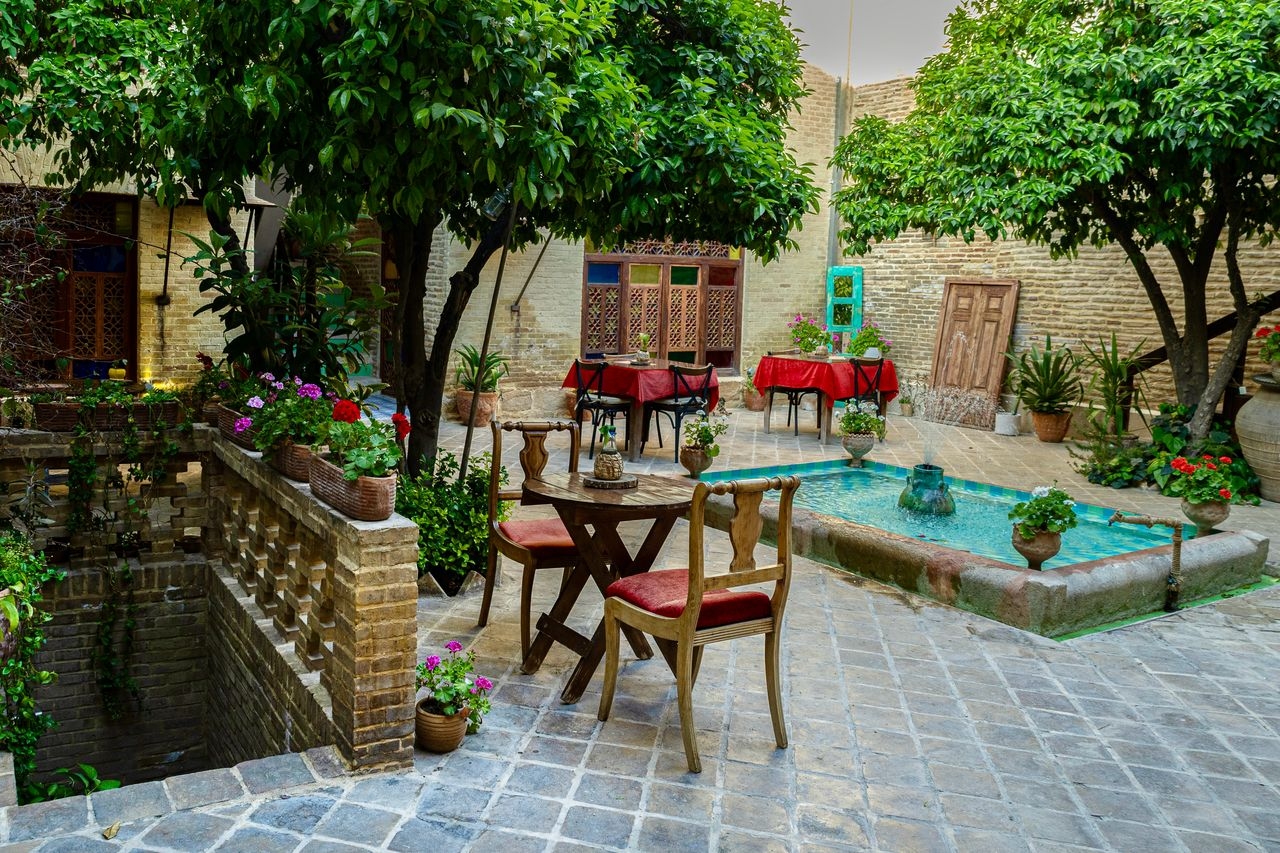 اجاره بوتیک هتل در خیابان لطفعلی خان زند شیراز - نسیم 3 تخته