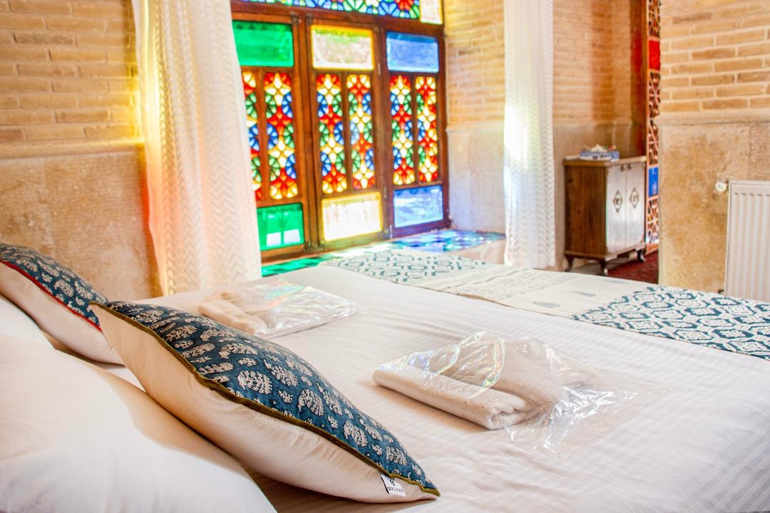 اجاره بوتیک هتل در خیابان لطفعلی خان زند شیراز - رز 2 تخته