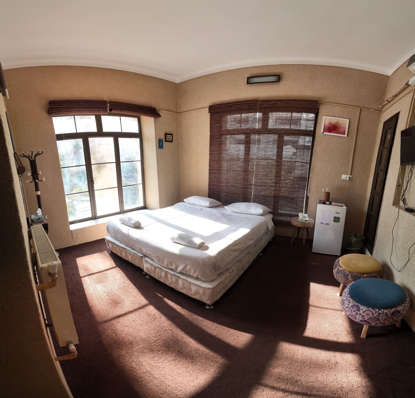 اجاره بوتیک هتل سنتی در مشیرشرقی شیراز  - فروغ فرخزاد