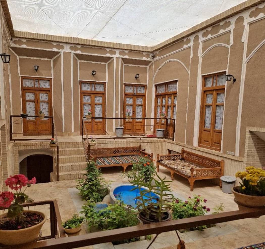 اجاره اتاق بوم گردی مستر در خیابان امام خمینی یزد - یک