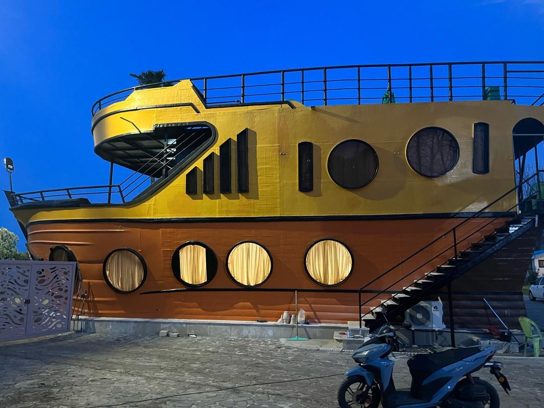 اجاره کشتی ساحلی در ساحل قو بندرانزلی - سه خواب