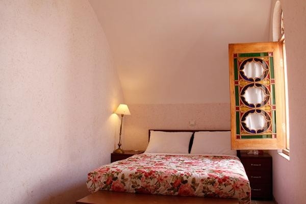 اجاره  سوئیت سنتی دو تخته در یزد - رودابه