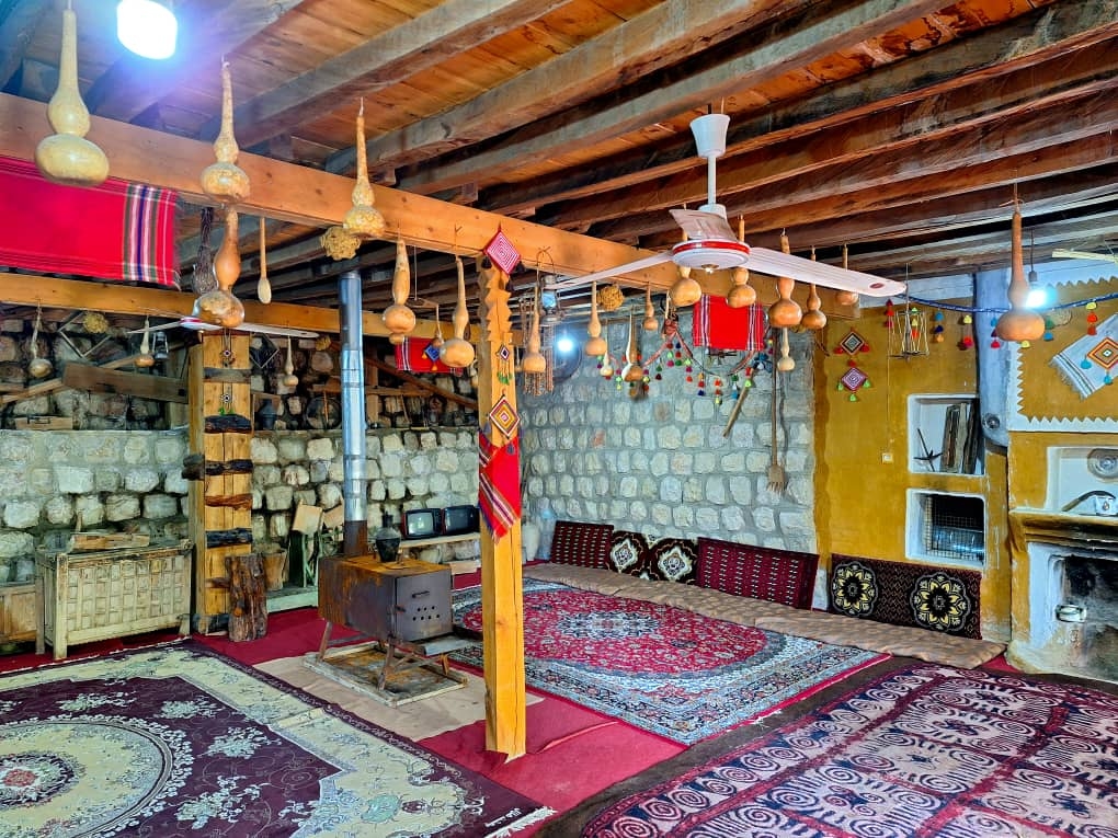 اجاره اقامتگاه سنتی در روستای فارسیان گلستان  - اتاق پرسیان