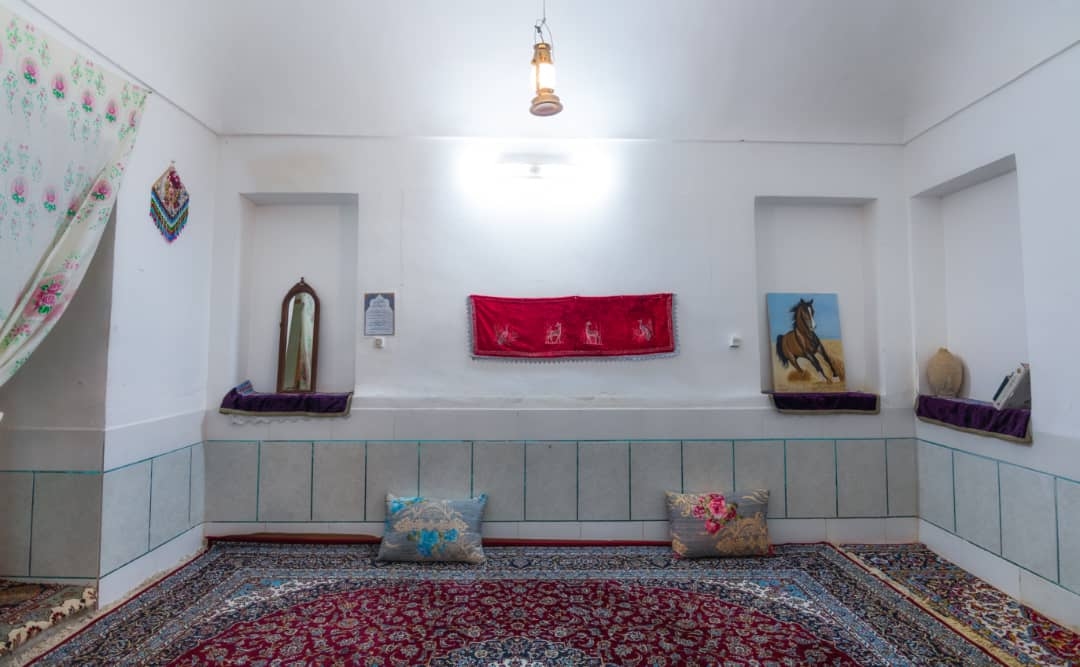 رزرو اتاق سنتی در دستجرد ورزنه - شهریور