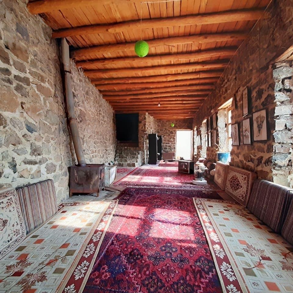 اجاره کلبه سنگی کوهستانی در سنگان بالا تهران - A