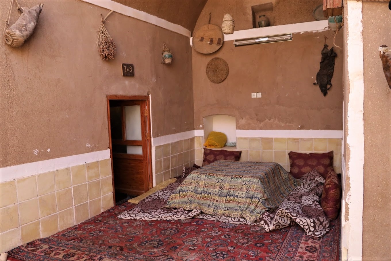 اجاره اتاق سنتی نزدیک به کویر در جندق اصفهان - 5نفره