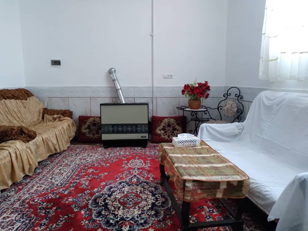 اجاره آپارتمان تک خوابه در شهیدمطهری نایین-طبقه اول 100 متری