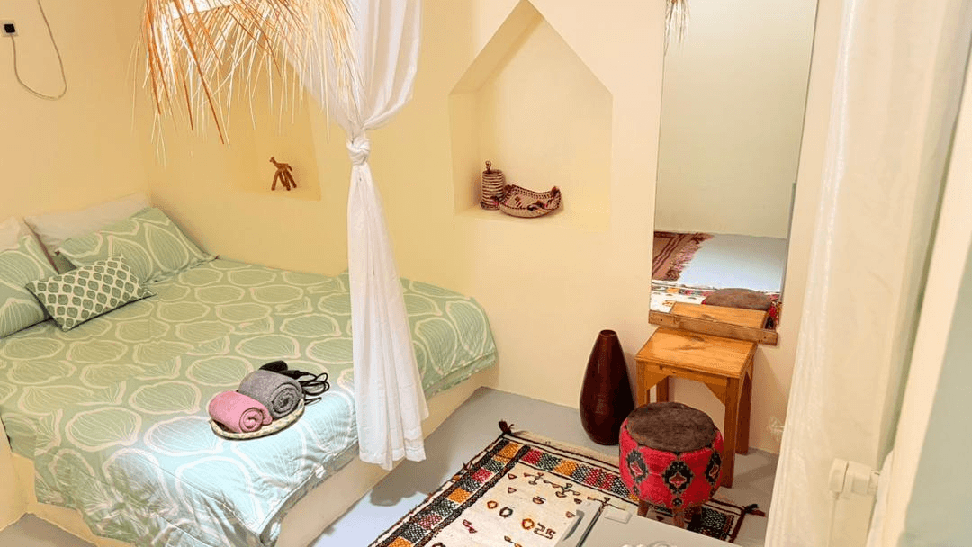 اقامتگاه بومگردی با استخر روباز آب سرد در سلخ قشم - دو تخته