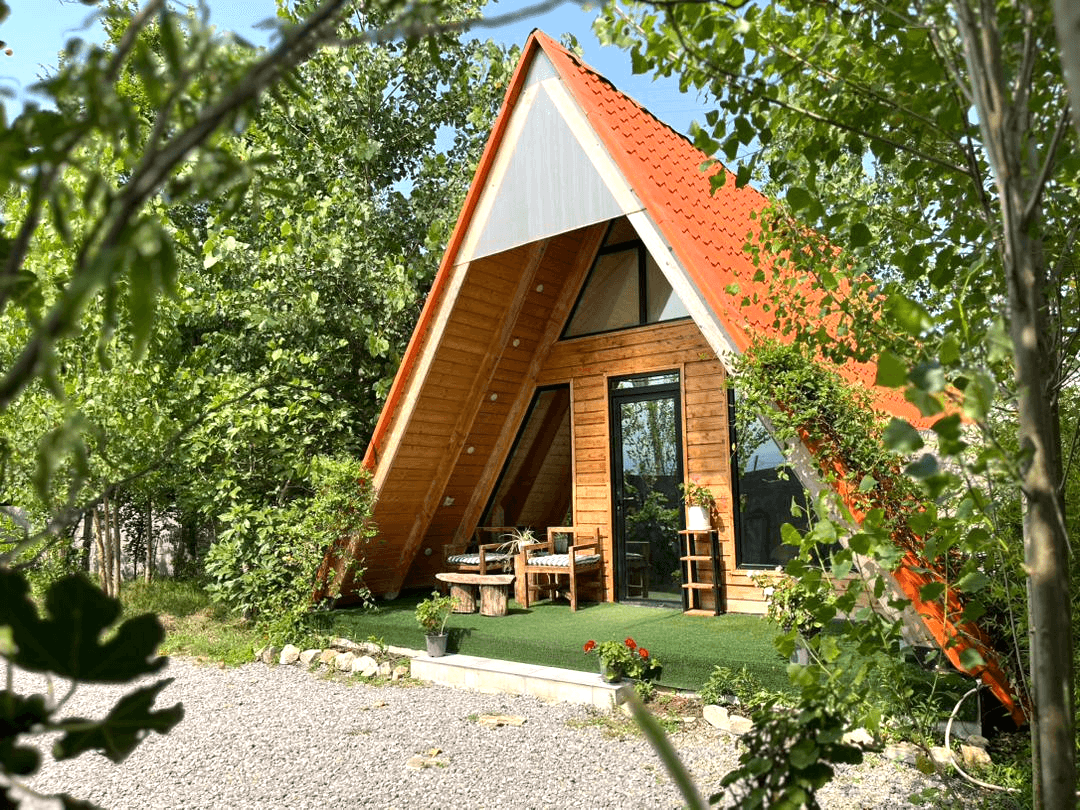 اجاره کلبه سوئیسی نزدیک ساحل در روستا میانرود رضوانشهر - زیزا 