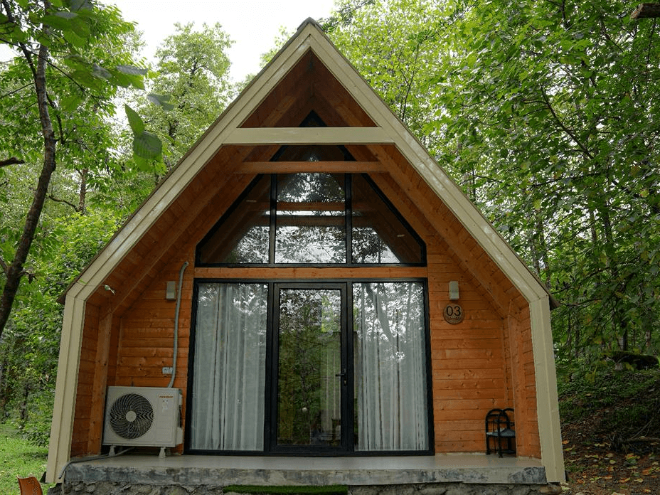 کلبه سوئیسی جنگلی در جنگل های سه هزار تنکابن - فلت 