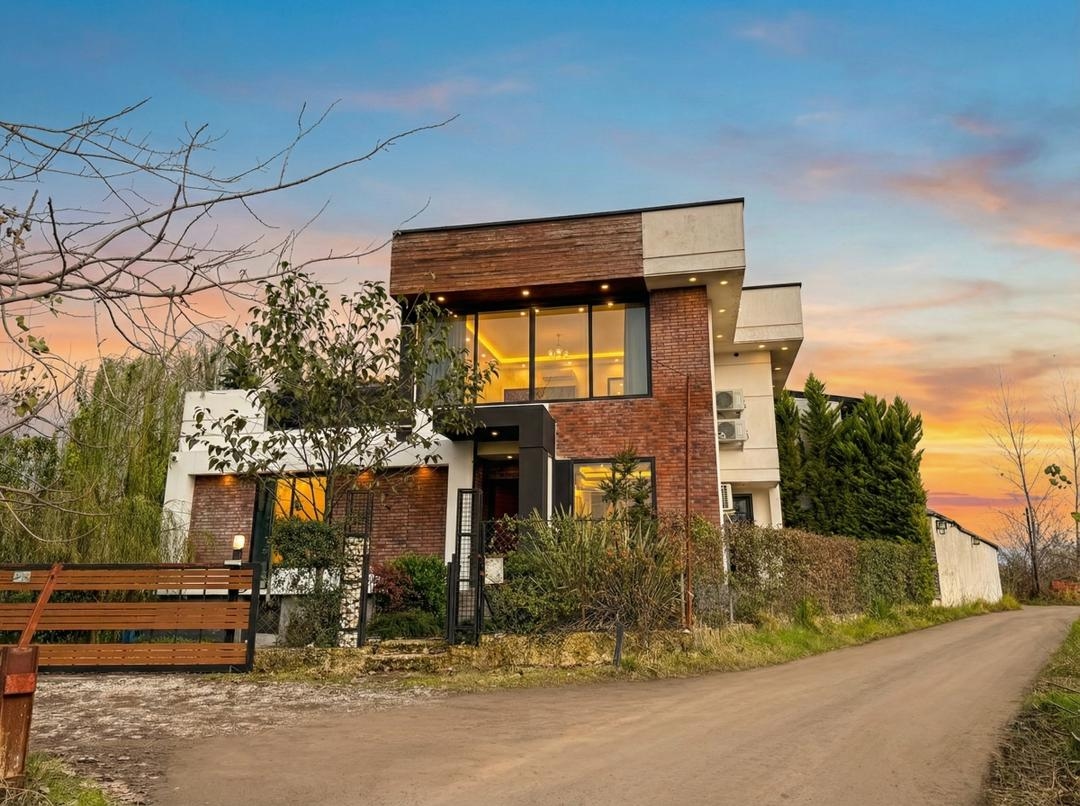 ویلا با استخر سرپوشیده و جکوزی آب گرم در روستای اکبر آباد چالوس 