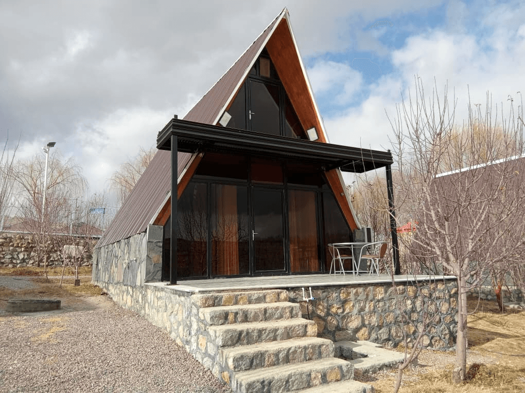 کلبه سوئیسی در نرمه سفلی سمیرم - 1 