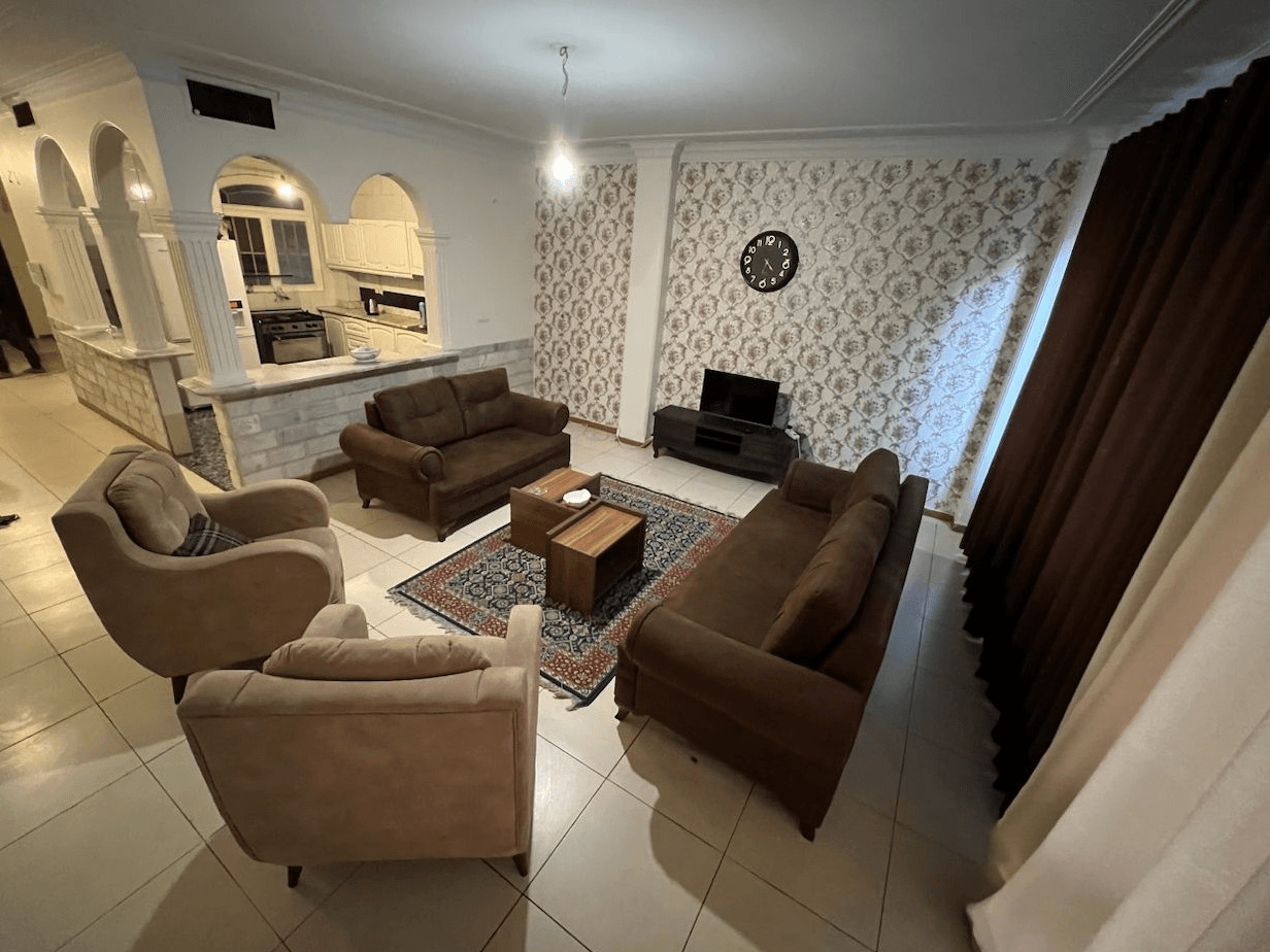 اجاره آپارتمان در خیابان کاشانی تهران - طبقه همکف 