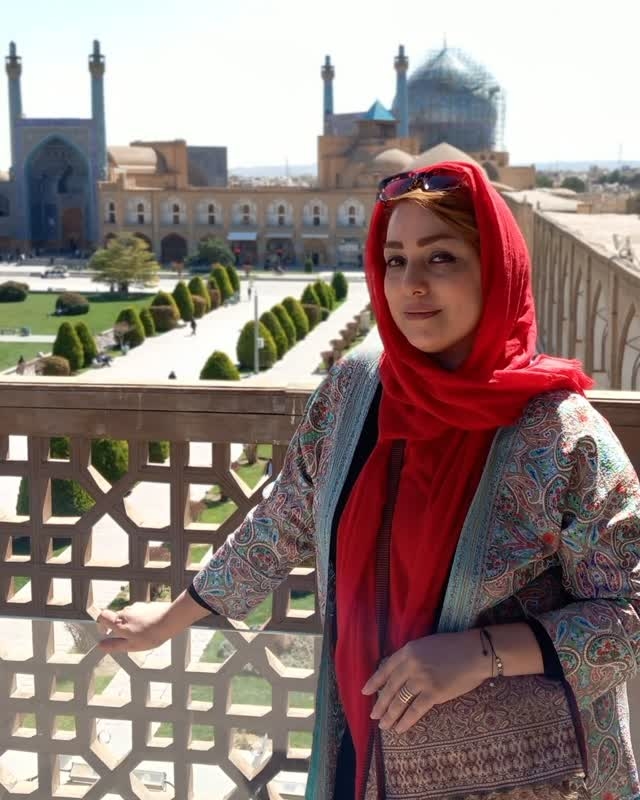 hostIntroImage-زهرا یعقوبی