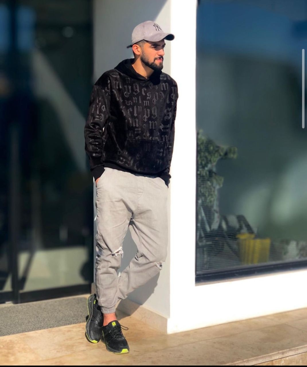 hostIntroImage-سپهر خاکپور
