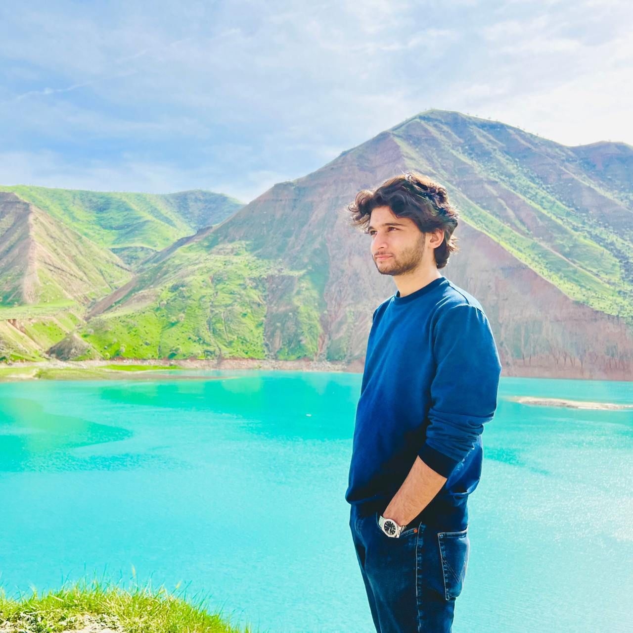 hostIntroImage-پویاتاجی
