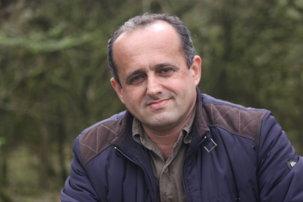 hostIntroImage-خسرو امینی