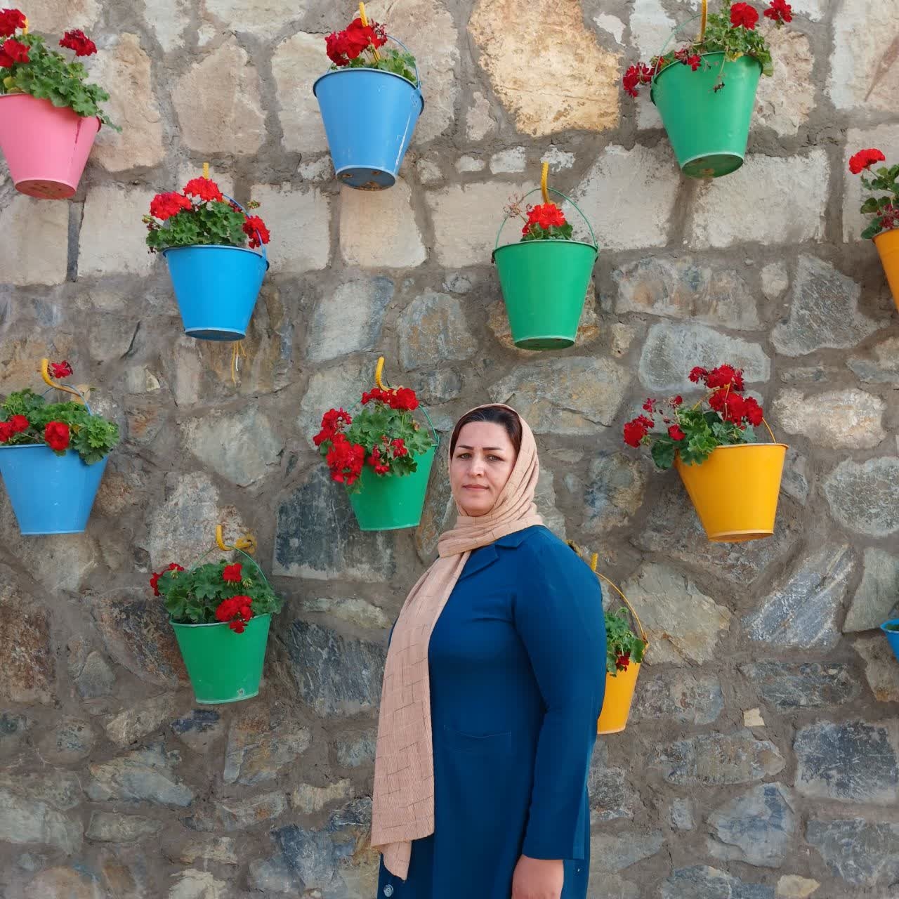 hostIntroImage-زینب احمدی 