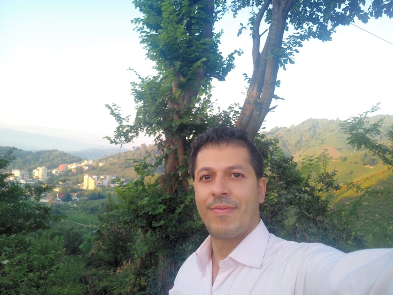 hostIntroImage-کیوان بی غم