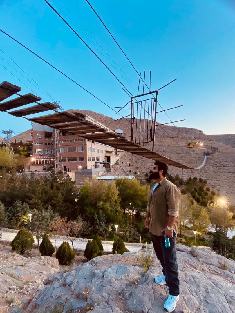 hostIntroImage-علی اندرزا