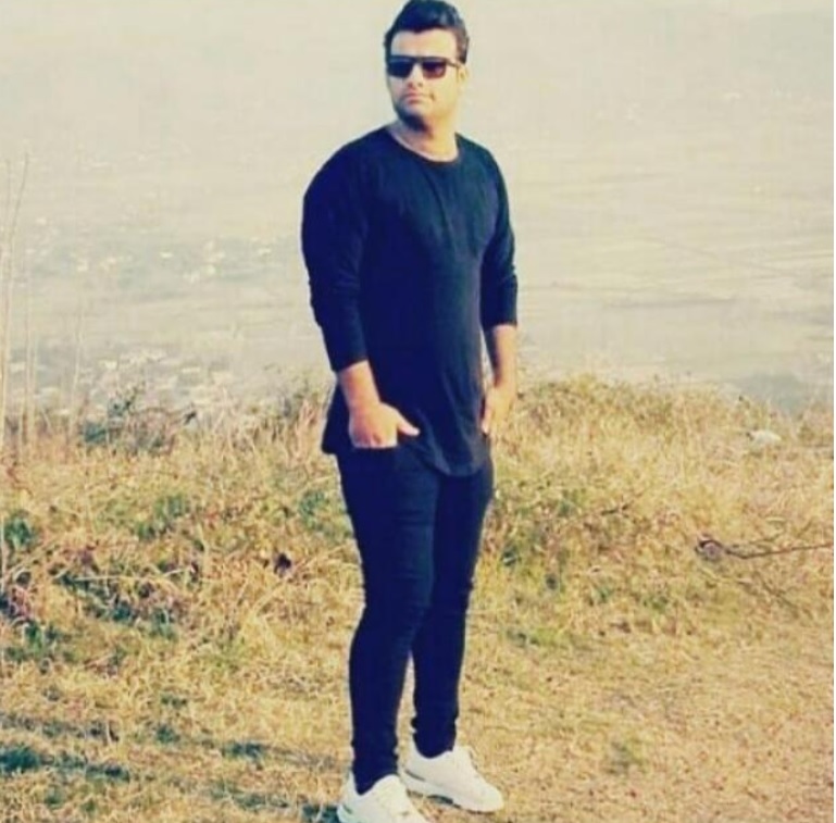 hostIntroImage-صالح مرادی