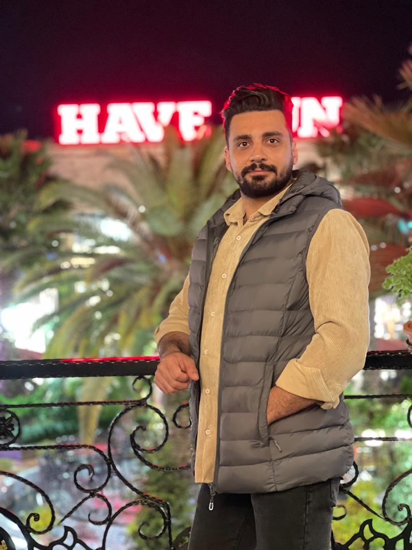 hostIntroImage-سعید دارافکن