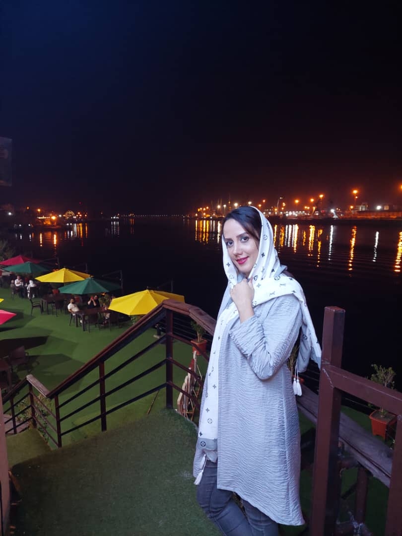 hostIntroImage-فروزان کارامد