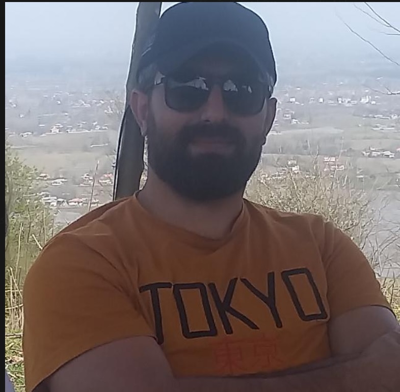 hostIntroImage-ساسان دلداری