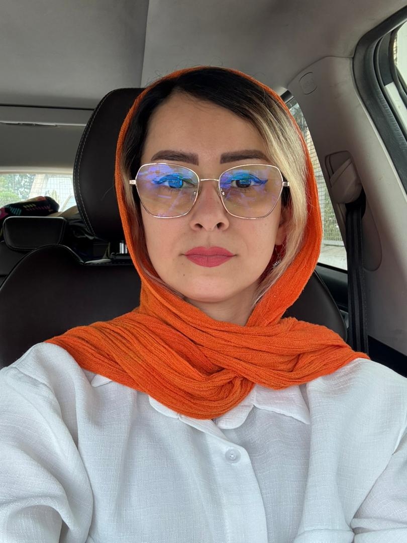 hostIntroImage-هانیه خدایی