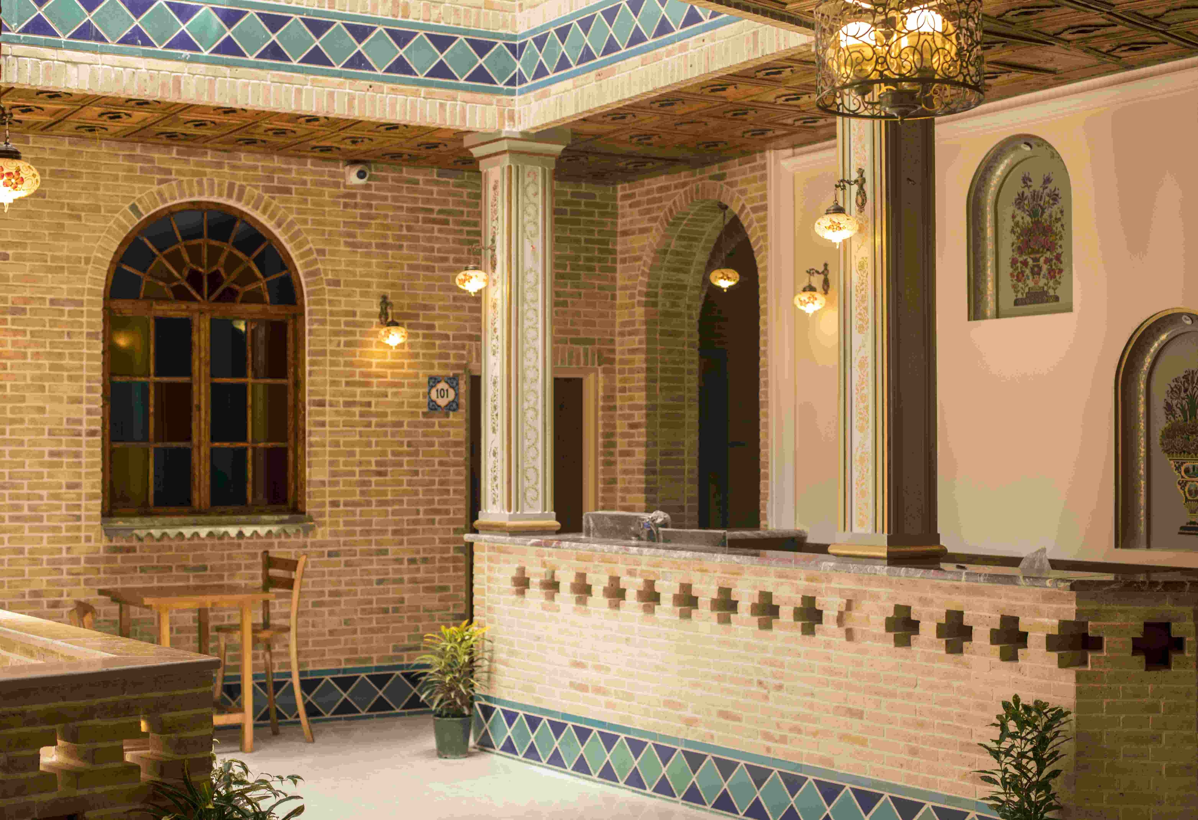 hostIntroImage-امیرعلی ضیایی