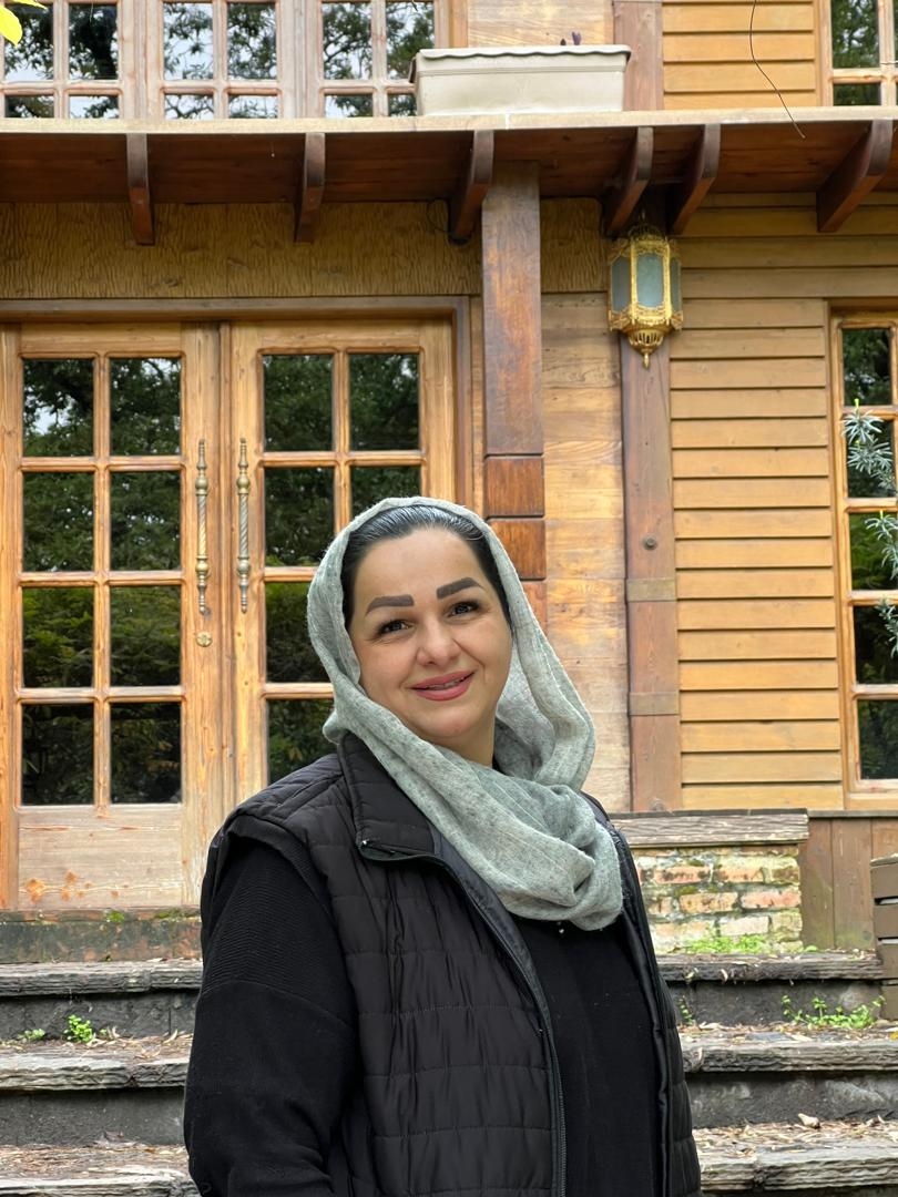 hostIntroImage-مریم گلی